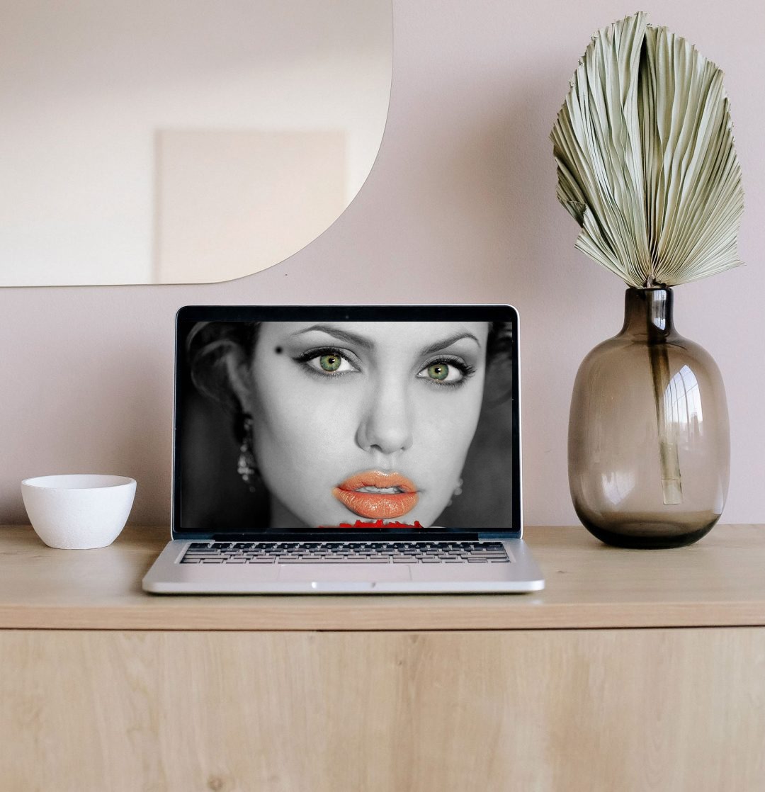 Vally Graphic Designer